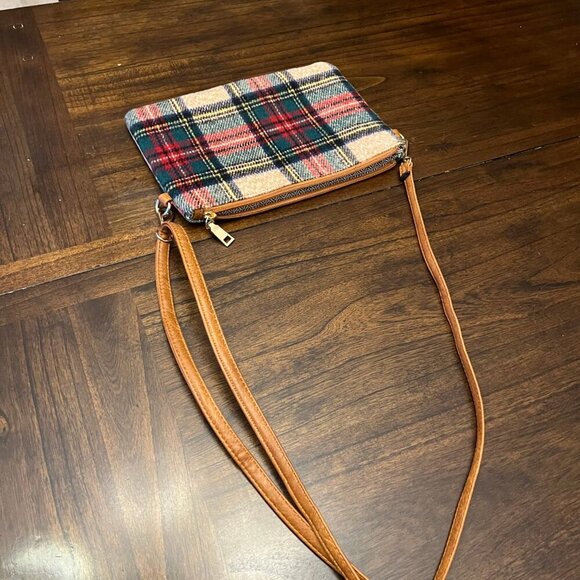 Jen & Co. Plaid Crossbody Clutch with gold zippers, detachable straps - Picture 8 of 10